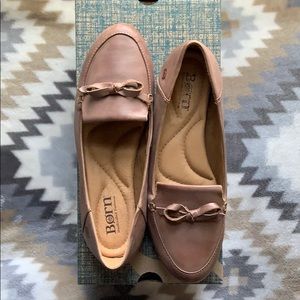 NWOT Born Loafers